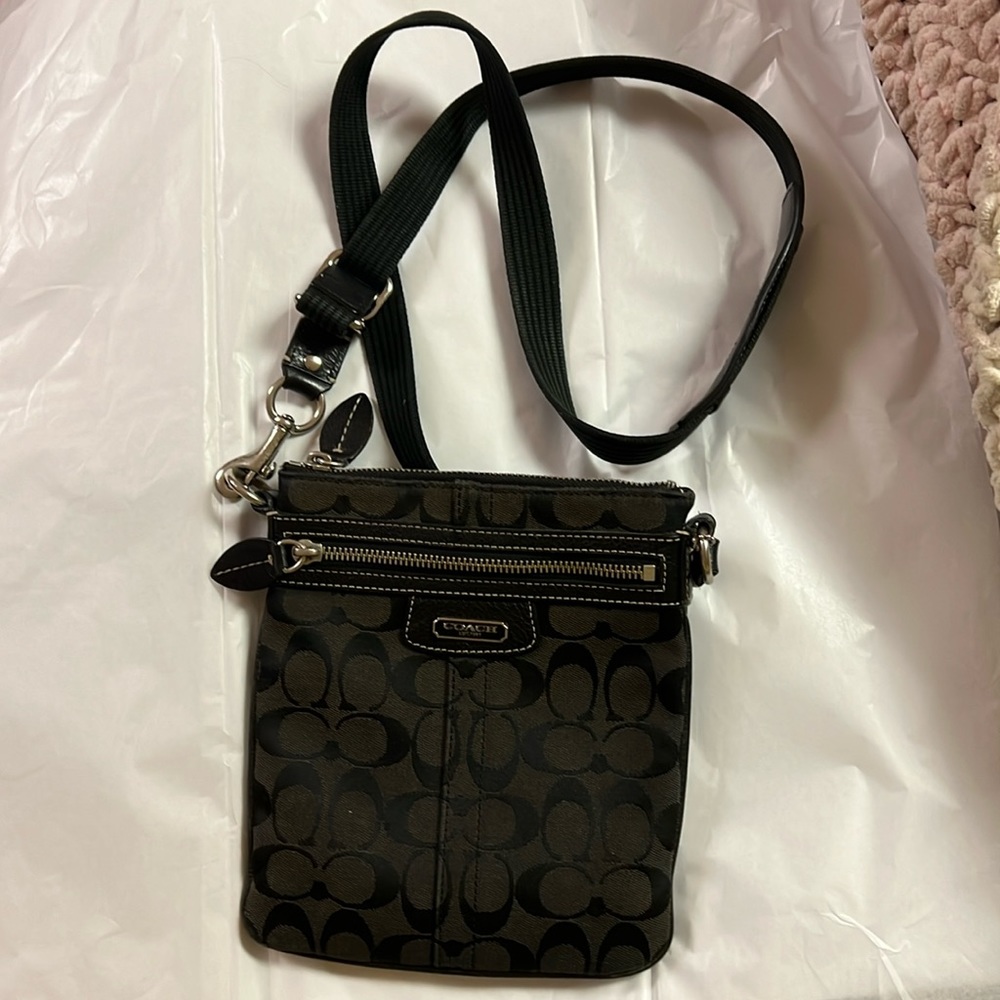 Coach. Crossbody